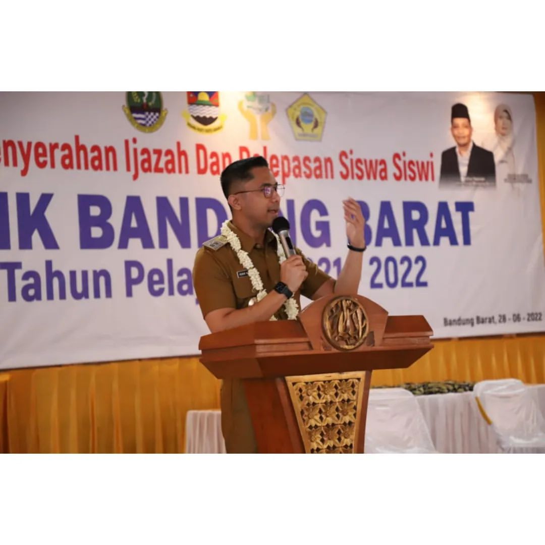 PLT Bupati Bandung Barat Menghadiri Pelepasan Siswa SMK Bandung Barat Tahun Pelajaran 2021/2022